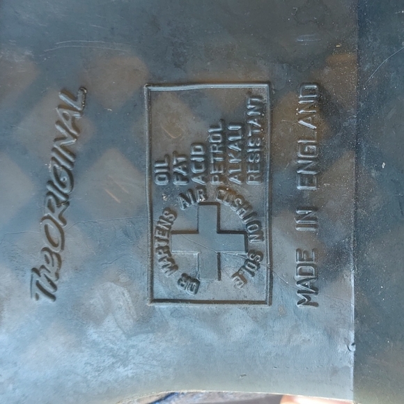 Dr Martens Unique Navy Blue Wingtips from the MIE COLLECTION. - Picture 4 of 4